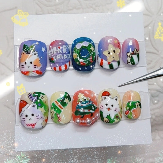 Festive cat nail art featuring ginger kitty for Christmas, perfect gift for cat lovers