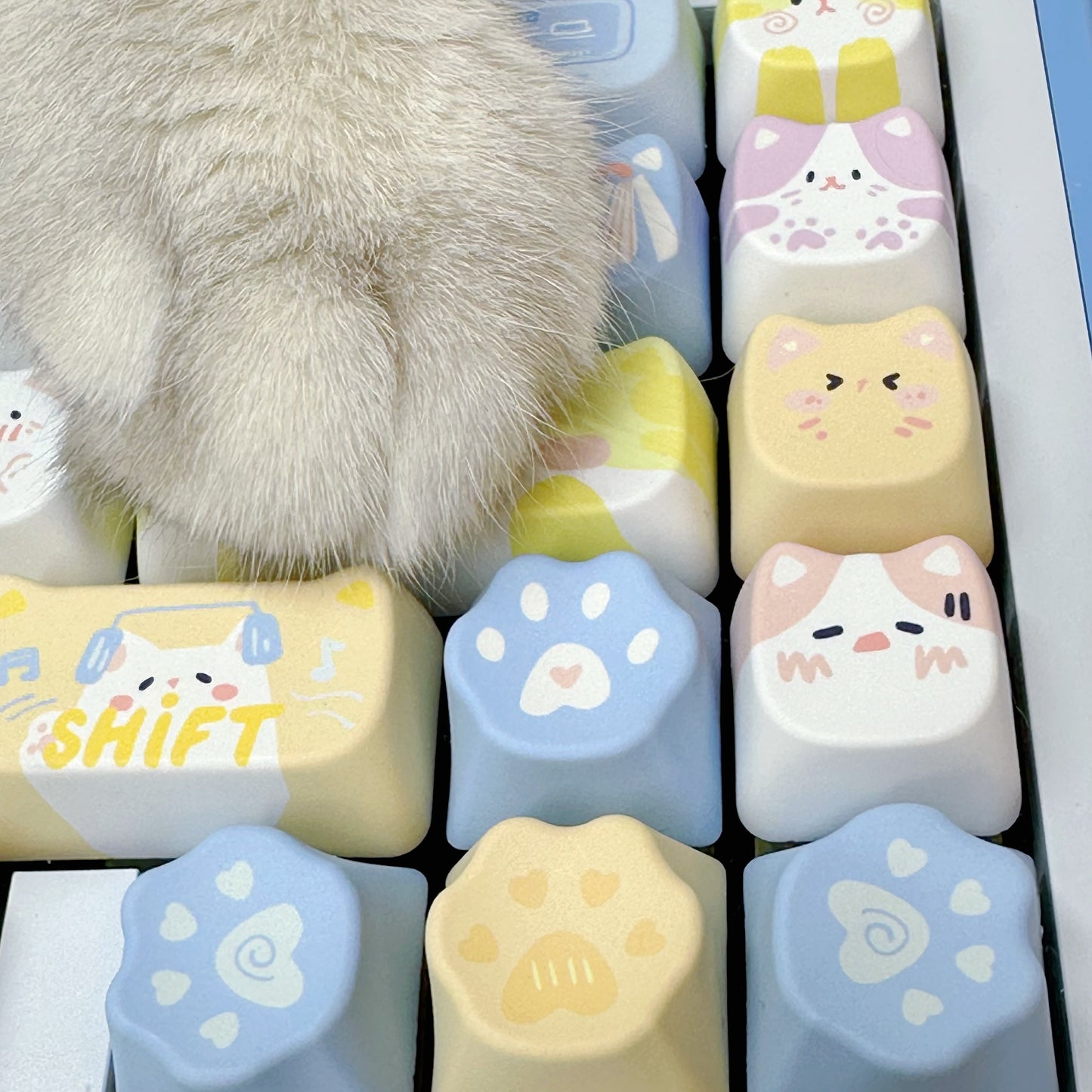 Winter Kitty Party Keycap Set