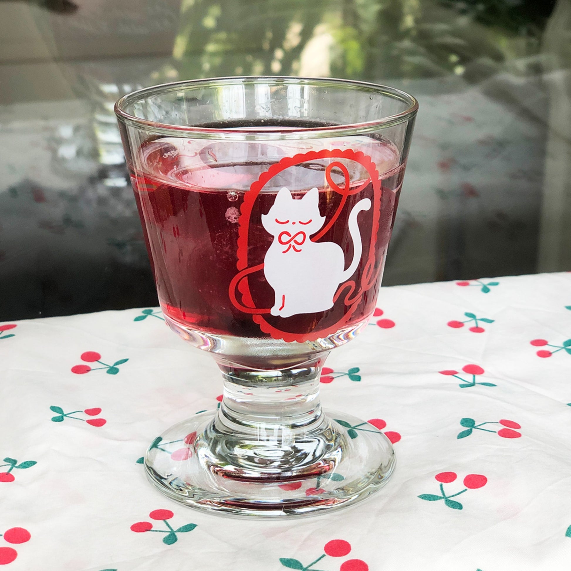 Elegant Cat Series Wine Glass, White Cat with Red Bow, with grap juice inside. Purrfect Gift Choice for your friends who has white cat