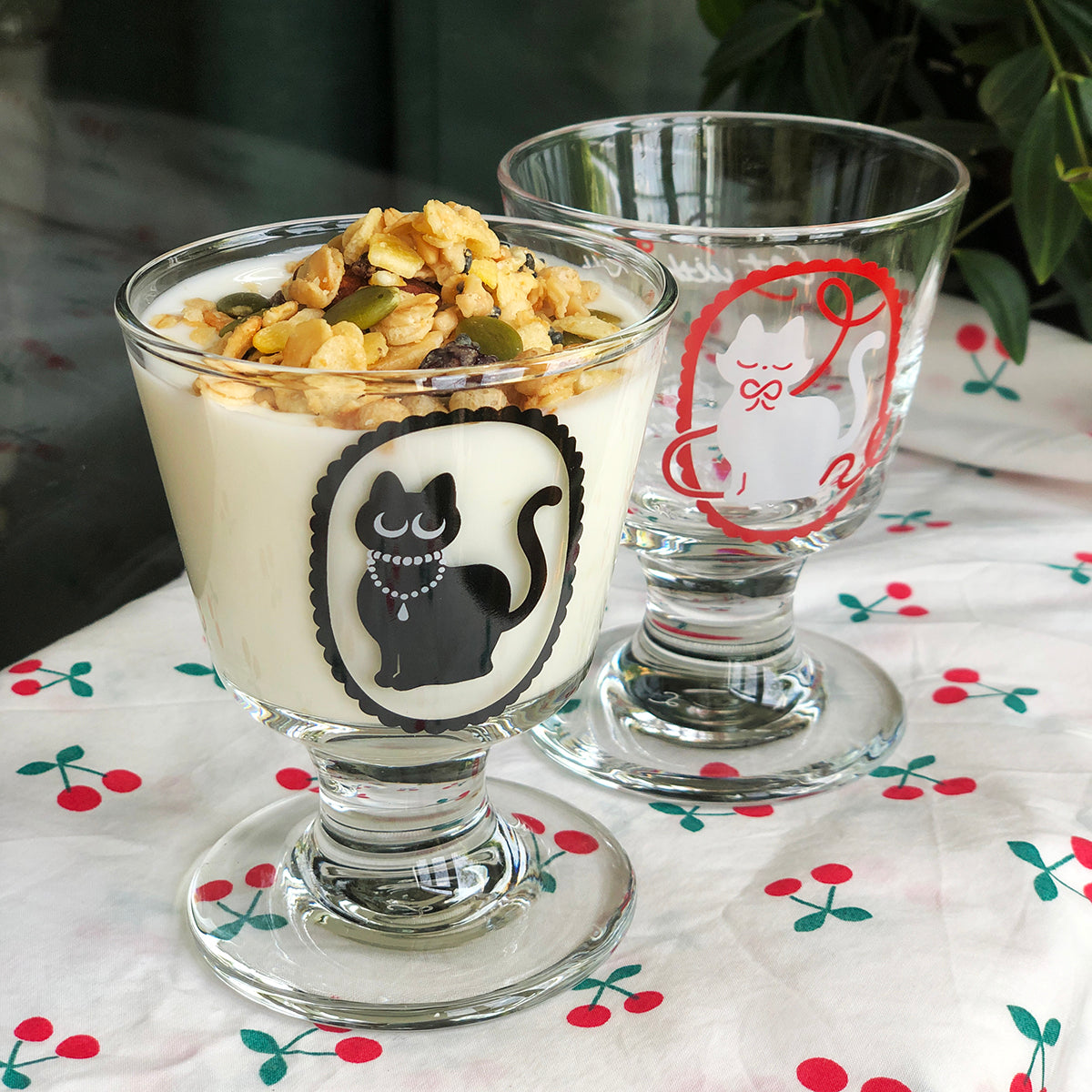 Elegant Cat Series Wine Glass, Black cat with pearl necklace, White Cat with Red Bow, pawsome gift for cat lovers. Black Cat Glass with yogurt cereal inside