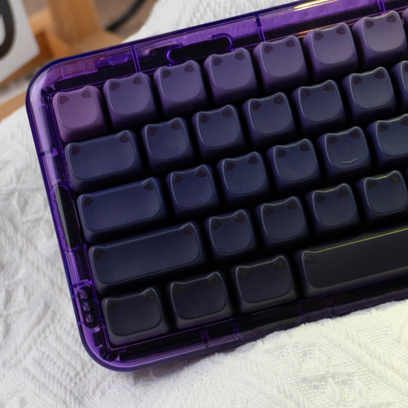 Kawaii gradient black and purple mechanical keyboard keycaps with transparent cat ears.