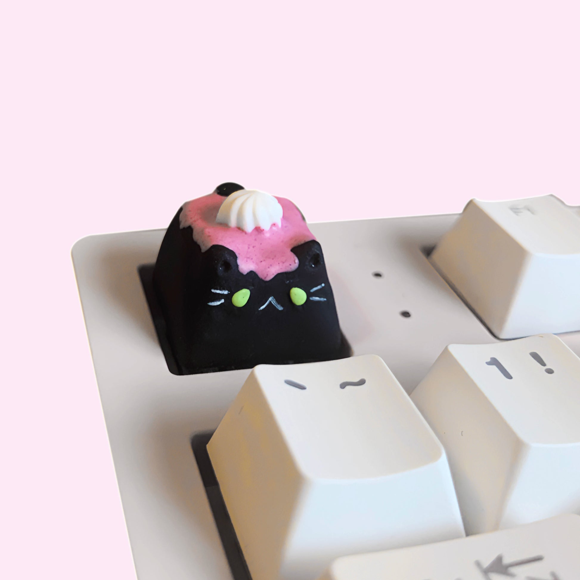 Handmade Cat Cupcake With Whipped Cream Frosting Mechanical Keyboard Keycap, Black Cat