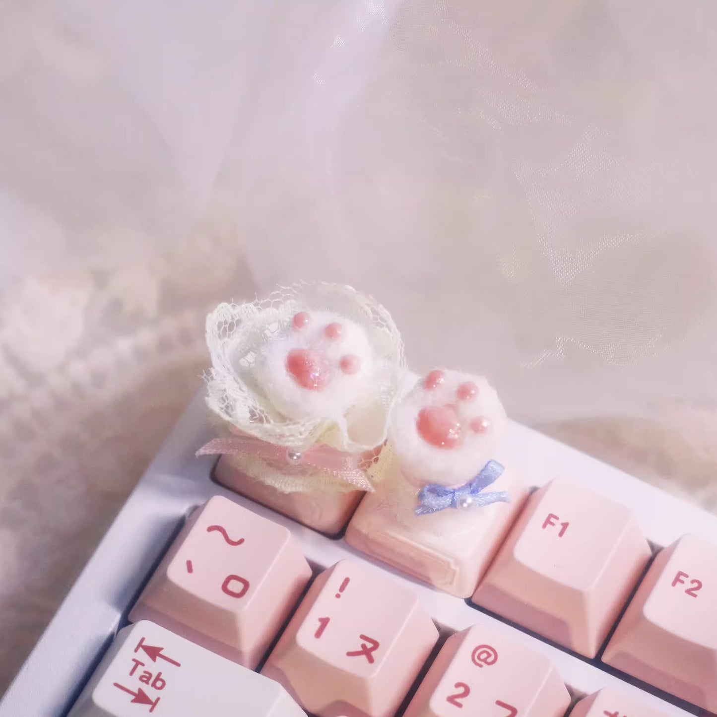 Handmade Wedding Cat Paw Mechanical Keyboard Keycap in Bouquet and Bowknot on a keyboard with other pink key caps in Japanese