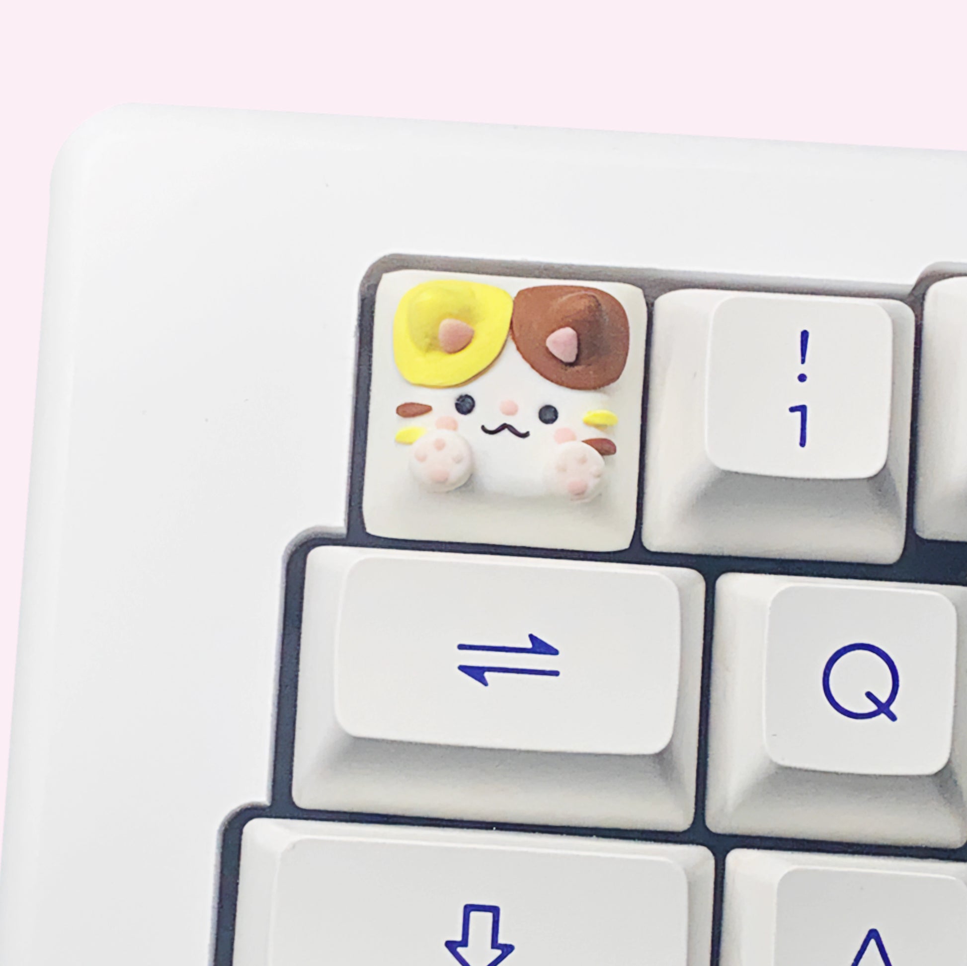 Handmade DSA Cat Mechanical Keyboard Keycap, Calico Cat on a White Keyboard