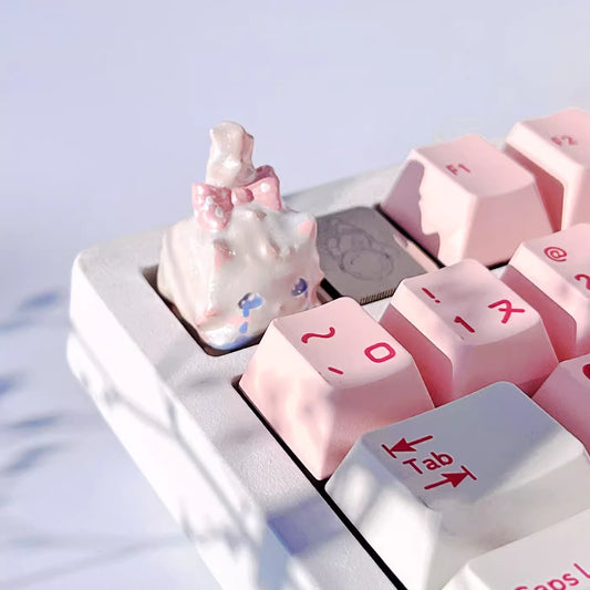 Handmade Crying Cat Mechanical Keyboard Keycap, Cry Cat on a keyboard with other pink key caps in Japanese