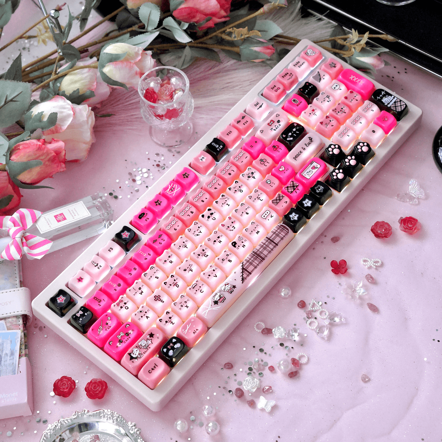 Kawaii pink and black Y2K style pudding cat ear keycap set layout.