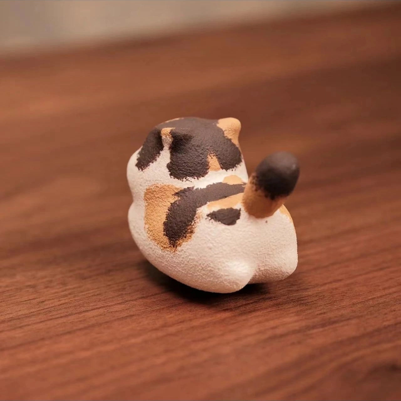 Playful calico cat ceramic figurine - Custom handmade pet ornament, pawsome gift for cat owners with a love for cute keepsakes!