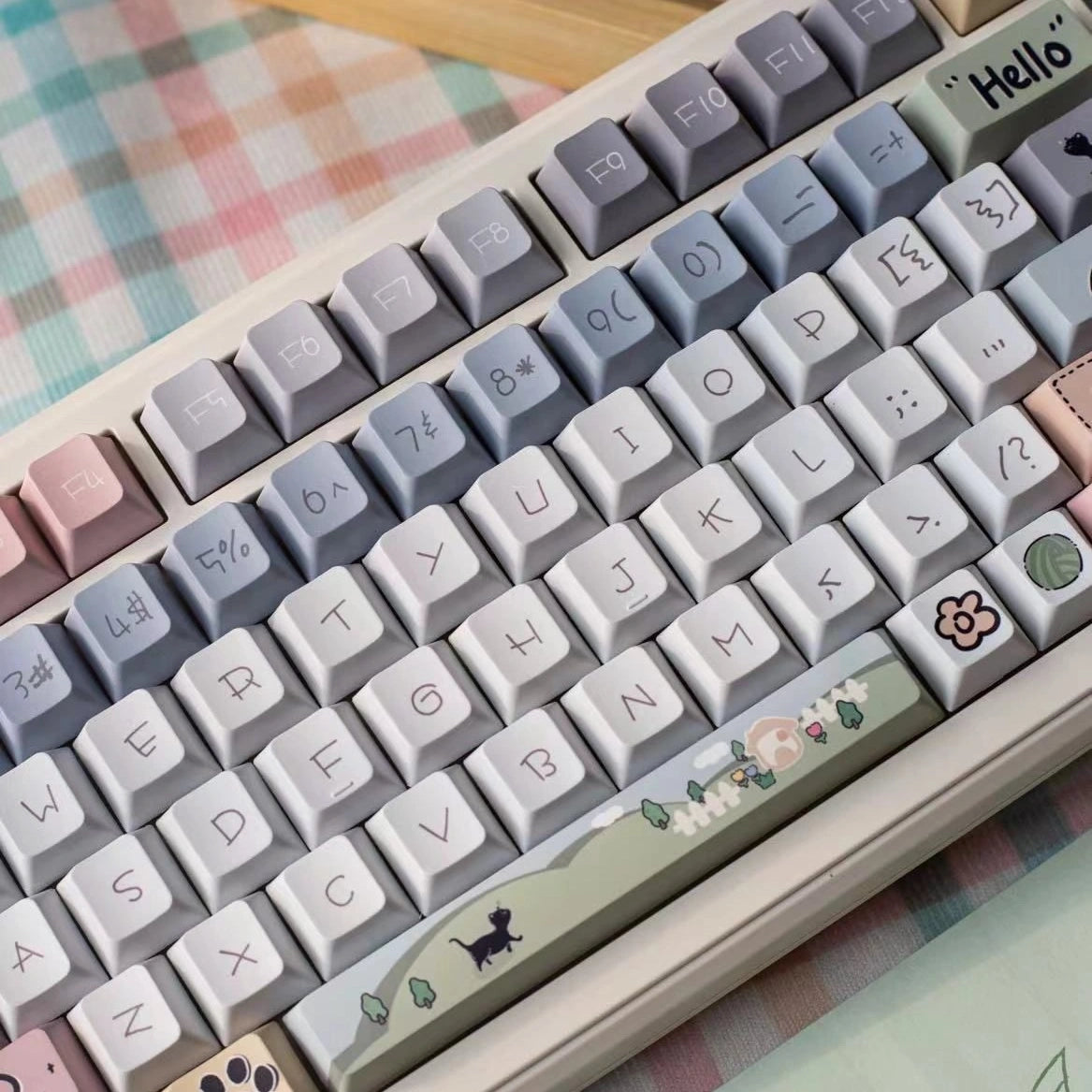 Cute cat-themed green keycap set, perfect for gamer girls and cat lovers.