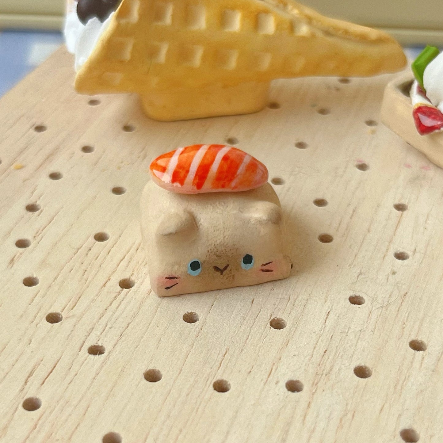 Playful MeowSushi Keycap with a sushi cat polymer clay design, ideal for gamer girls and cat owners looking to personalize their keyboard.