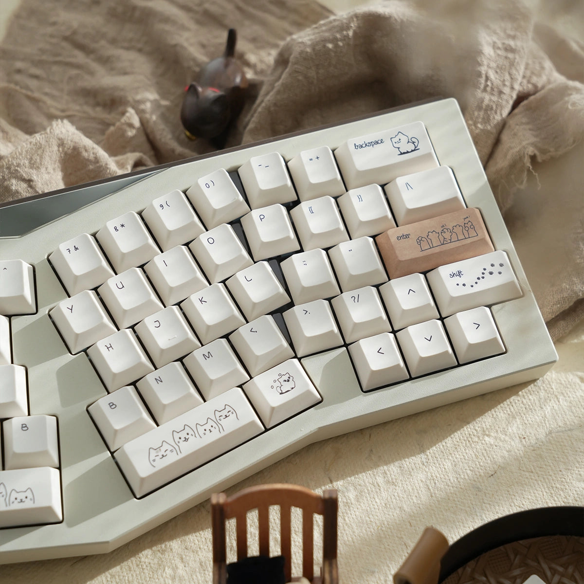 Stylish Sandy Whiskers Keycap Set featuring cute cat illustrations and minimalist design.
