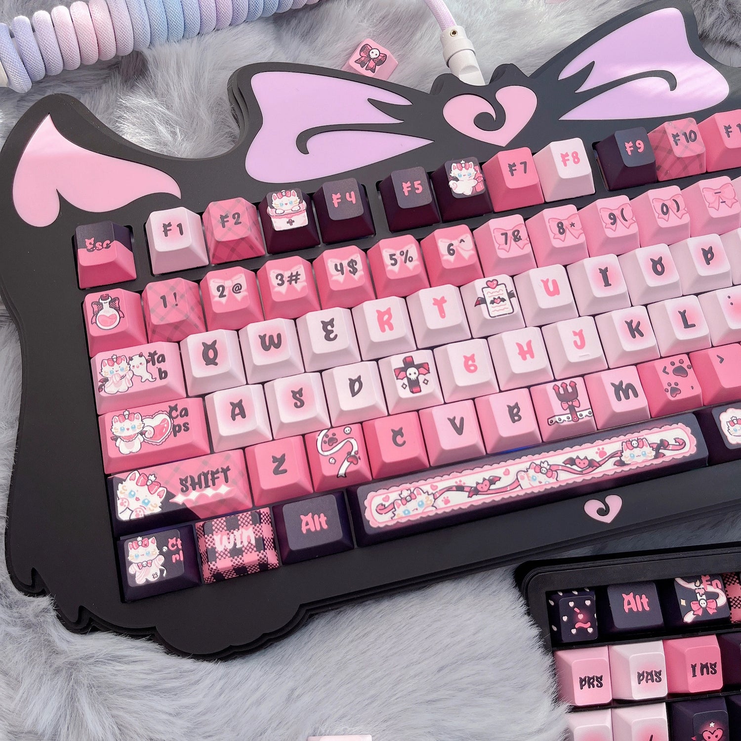 Sugar & Claws Keycap Set featuring a cute white cat design with black and pink Y2K aesthetic for mechanical keyboards.