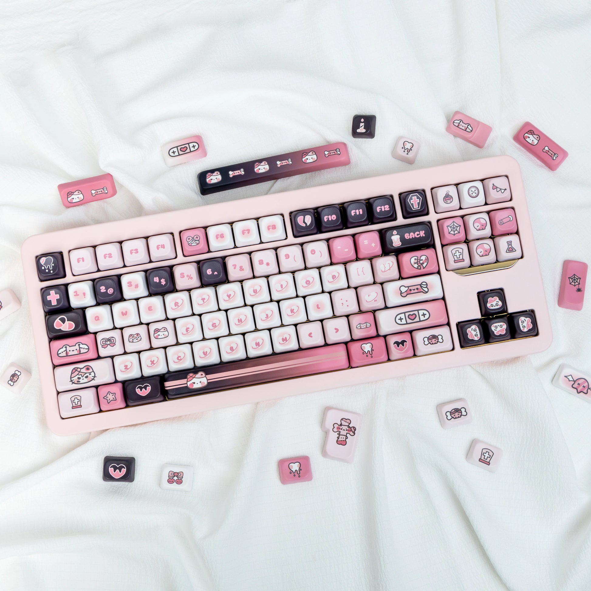 Mechanical keyboard featuring pink and black Y2K-style cat keycaps for gamers and cat enthusiasts.